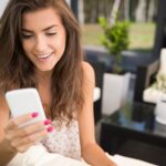 Checking new text message on the smartphone