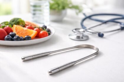découvrez comment l'utilisation d'un gratte-langue peut améliorer votre santé générale et révéler des bienfaits insoupçonnés pour votre bien-être quotidien.