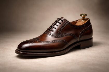 découvrez la chaussure chesterfield, symbole d'élégance et de savoir-faire, alliant le cuir anglais traditionnel à un design raffiné pour un style intemporel.